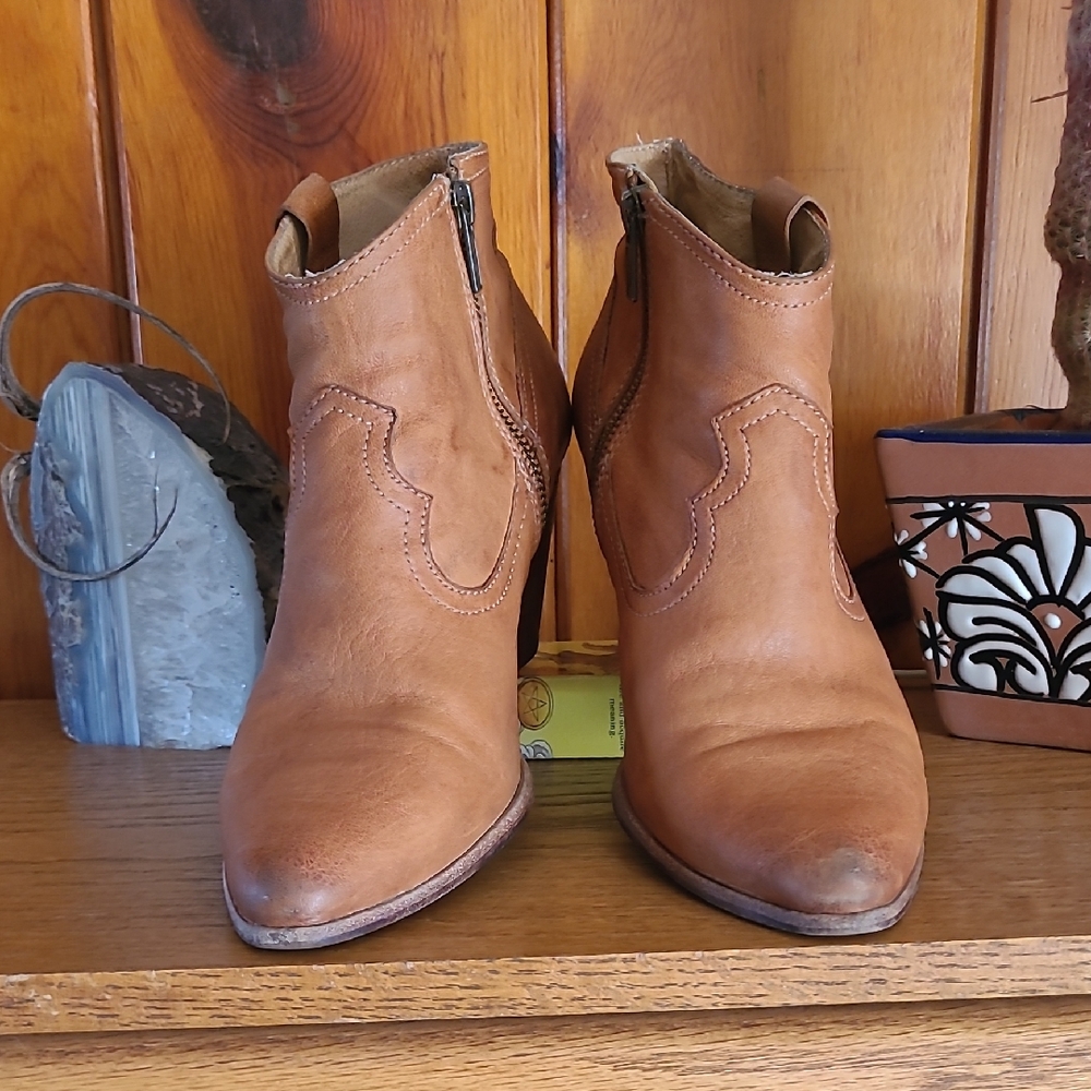 FRYE REINA Tan Leather Ankle Boots